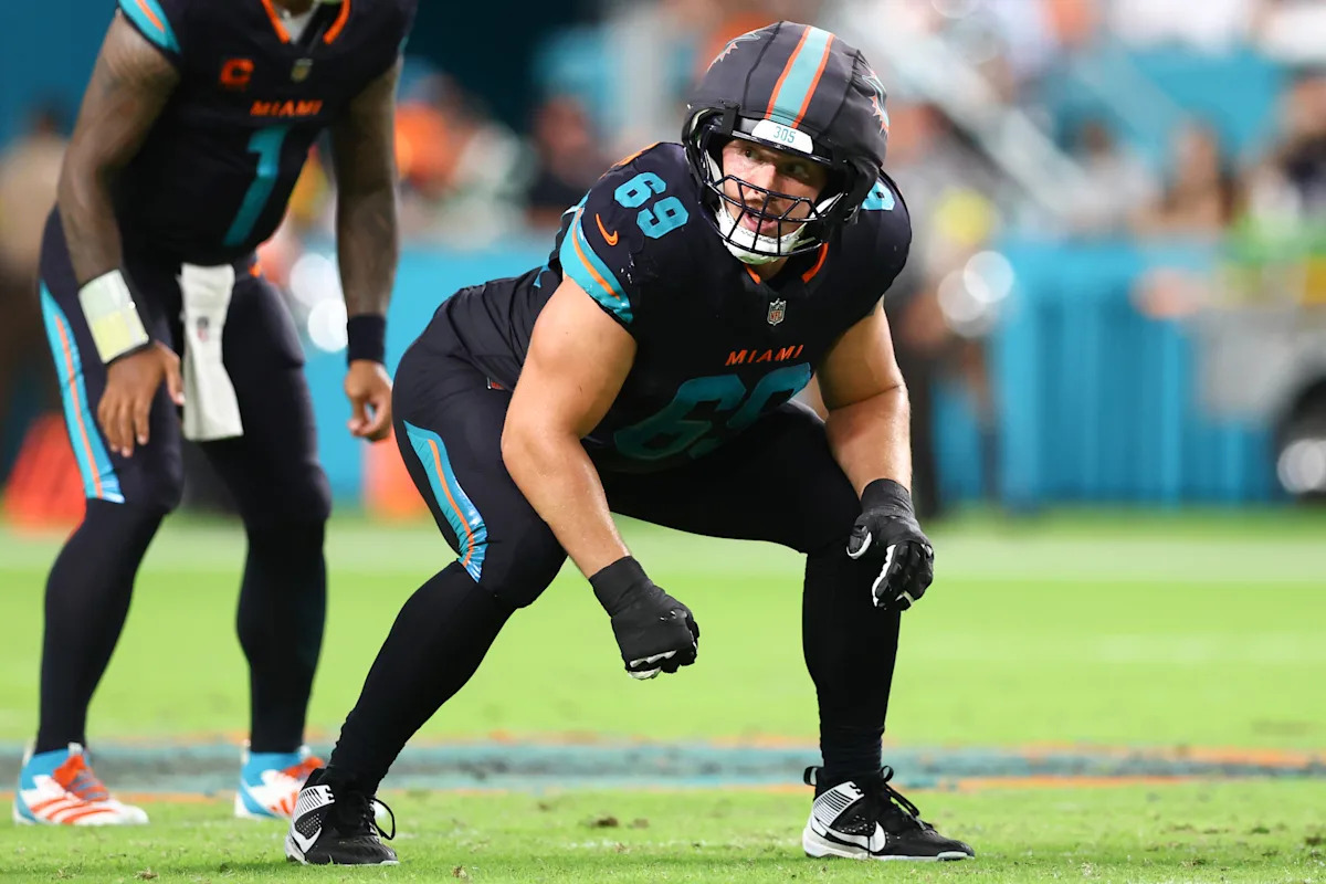 Chargers sign former Dolphins OG Cole Strange to 2-year deal