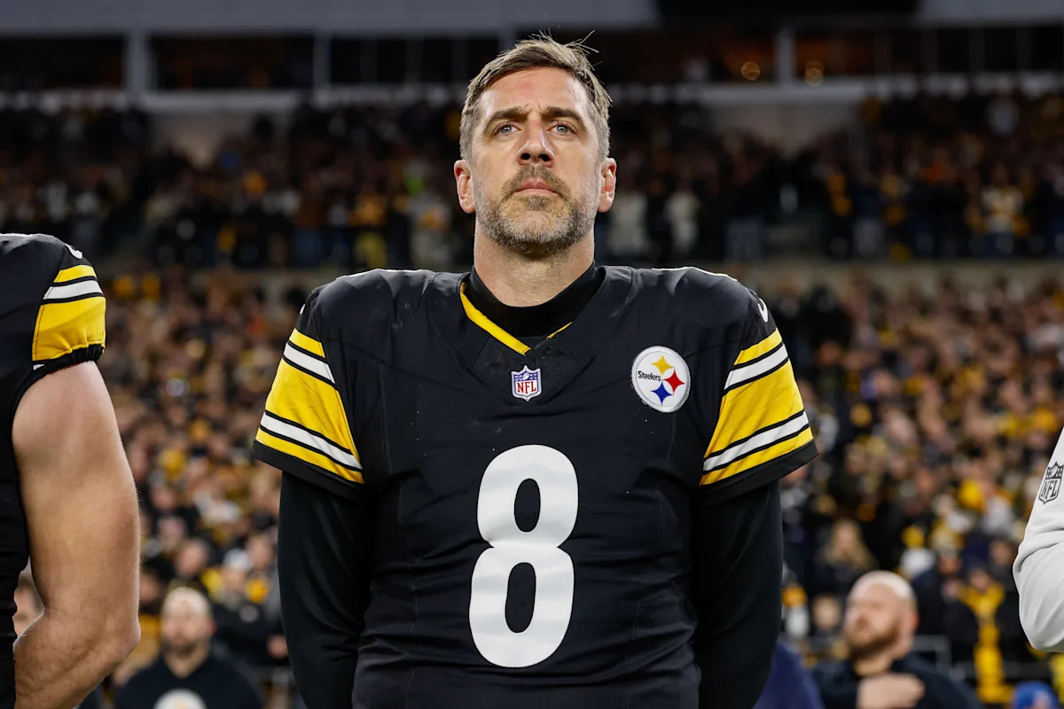 Steelers place transition tag on Aaron Rodgers, giving team the right to match any offer he receives in offseason