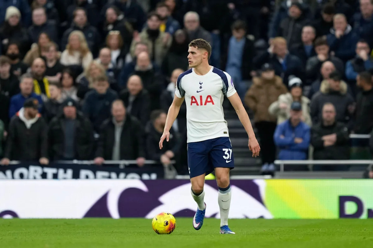 “Knocking on the door” – Liverpool are in the race to sign Premier League defender