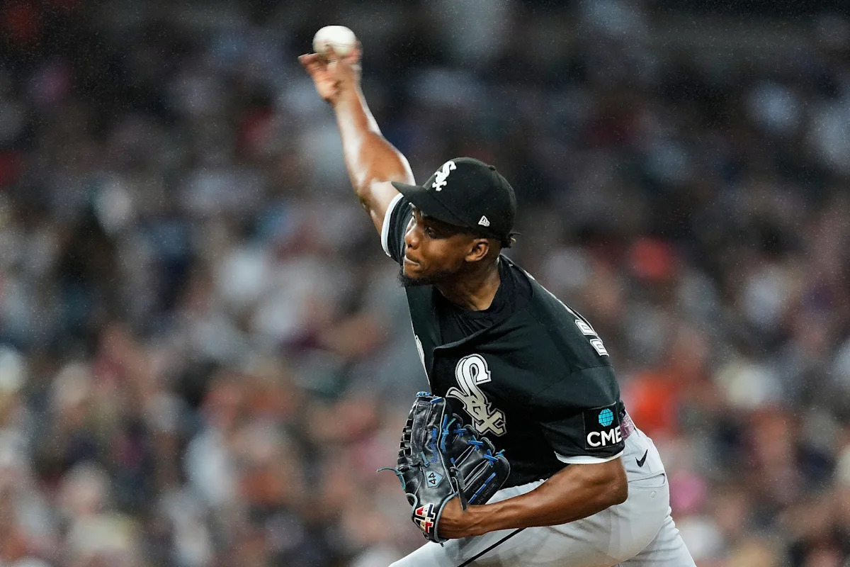 White Sox place reliever Huáscar Brazobán on the 15-day injured list with a lat strain