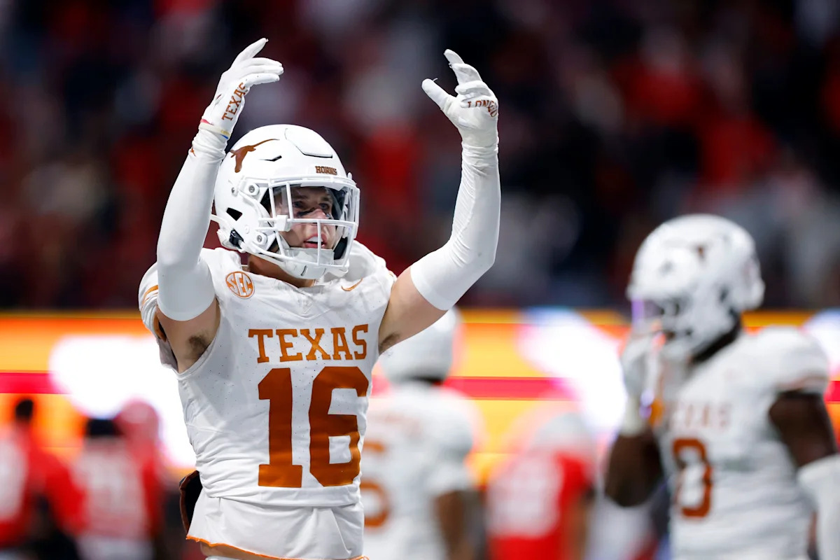 Watch: Dolphins rookie intercepts Kirk Cousins in NFL debut