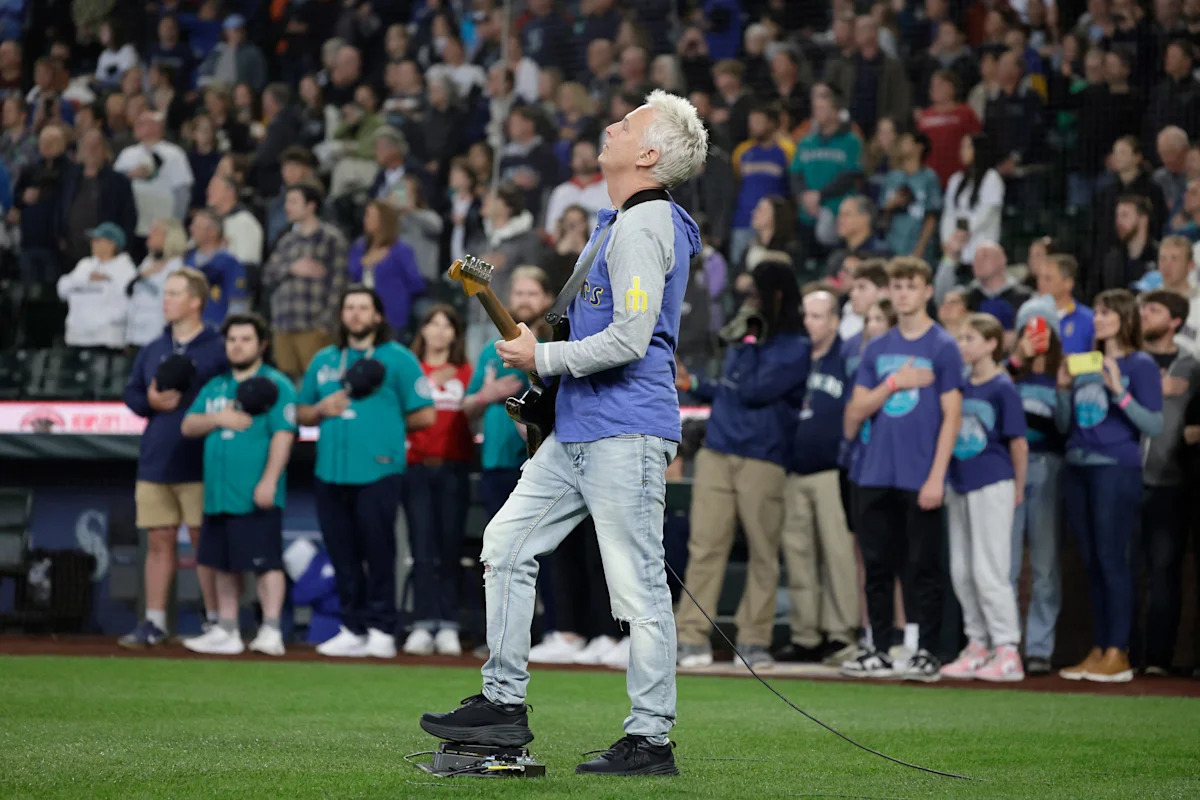 Patriots vs. Seahawks national anthem singer: Meet Pearl Jam guitarist Mike McCready