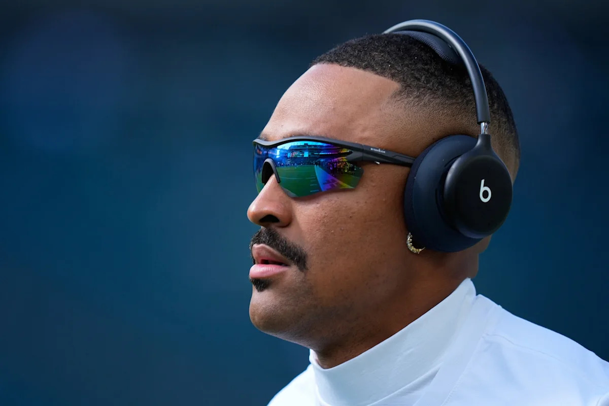 Eagles vs. Commanders, Week 1 Live Updates: Birds lead at halftime