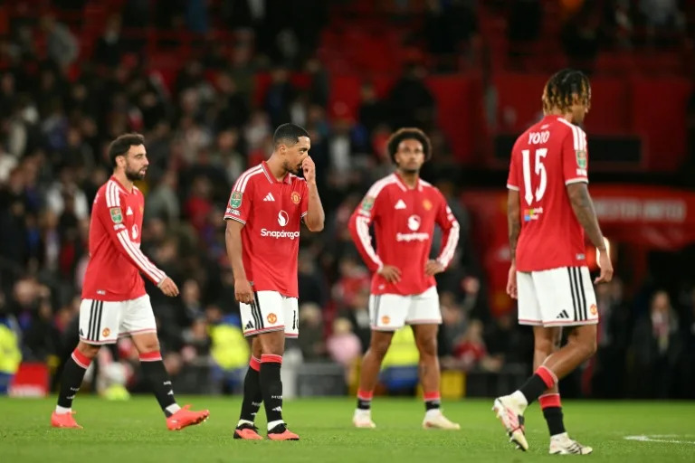 Carrick takes the blame as troubled Man Utd suffer League Cup misery