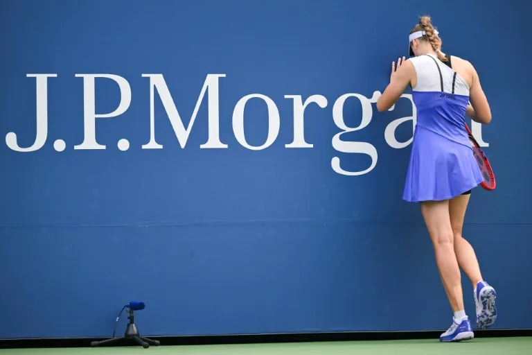 Second-ranked Rybakina eases into US Open 2nd round