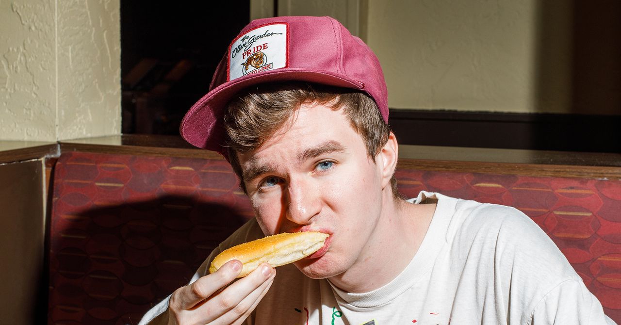 This Man Has a Cult Internet Following Over His Olive Garden Lifetime Pasta Pass