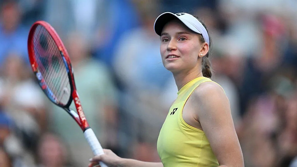 Rybakina sweeps past Osaka to close in on number one ranking