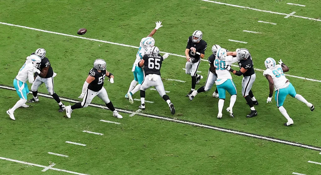 Chop Robinson limited in Miami Dolphins practice with a concussion