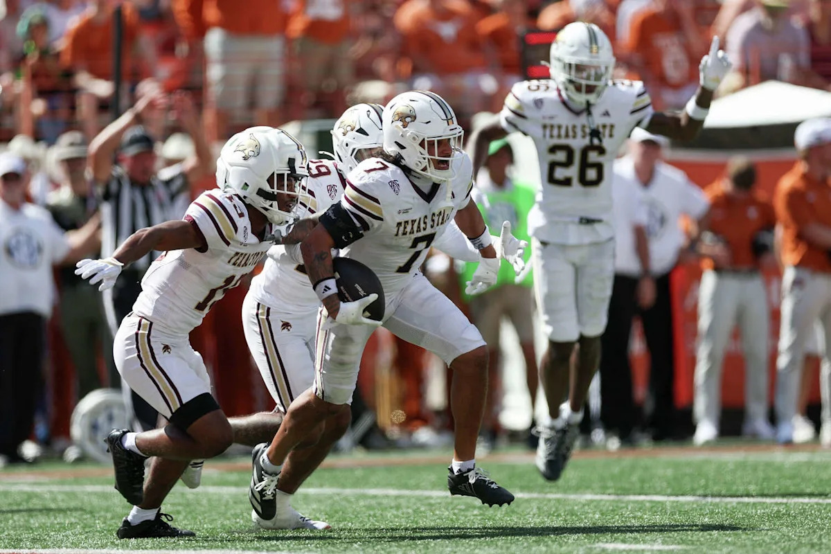UTSA, Texas State fans battle 100-degree hazardous weather in San Marcos