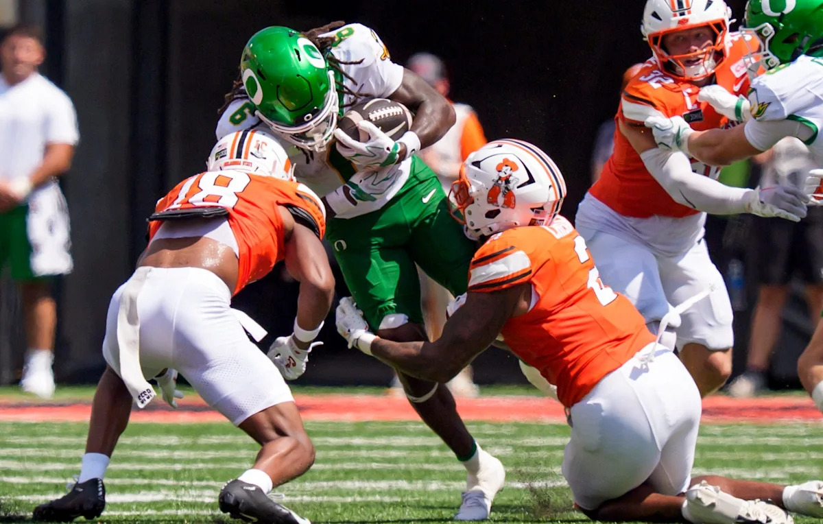 Dante Moore and the Oregon Ducks fall 39-31 to Oklahoma State