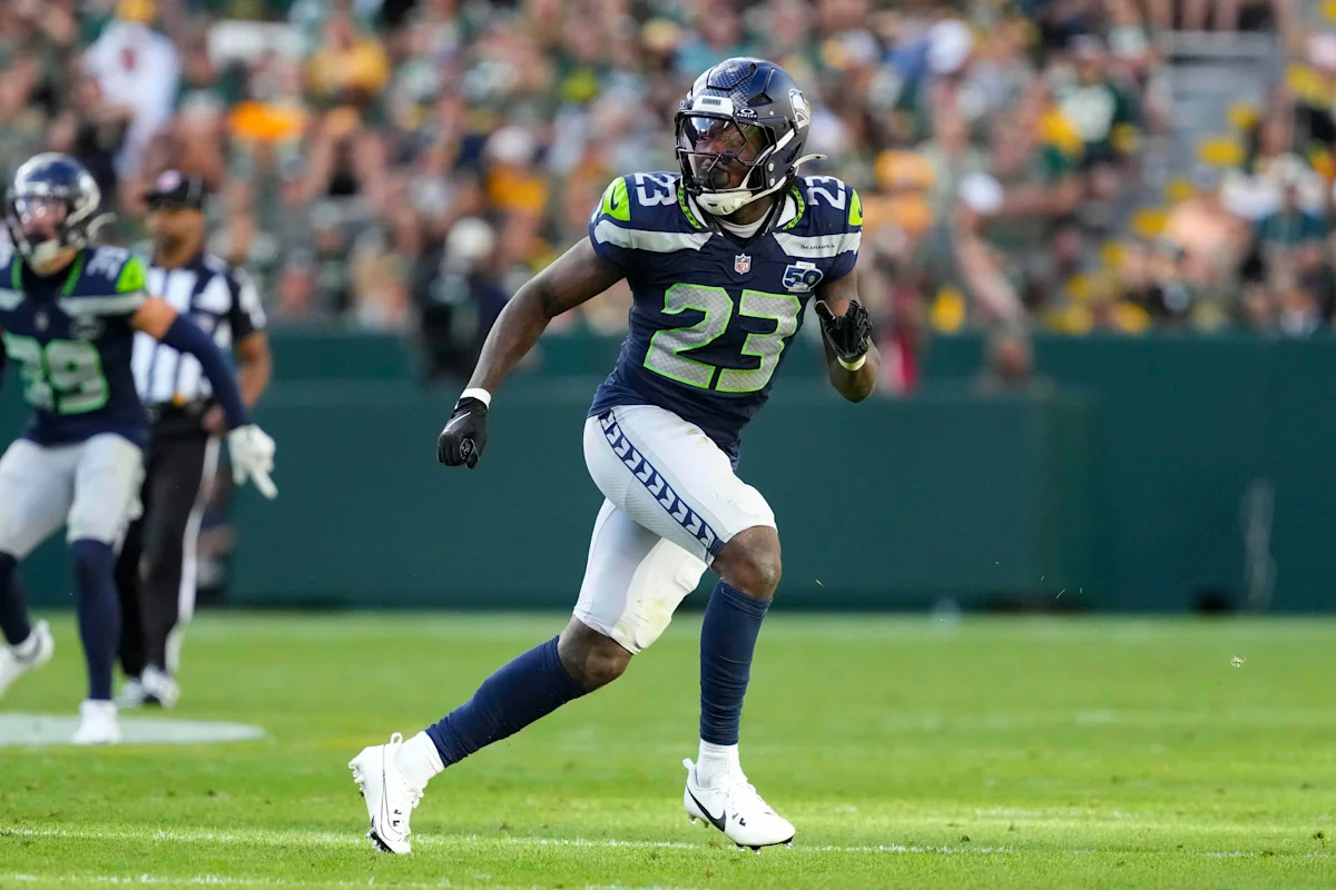 Seahawks bring veteran safety back to practice squad