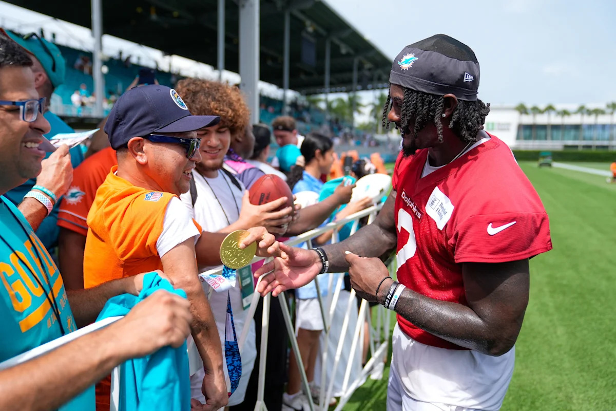 Watch Miami Dolphins fans’ reactions to the upcoming 2026 NFL season
