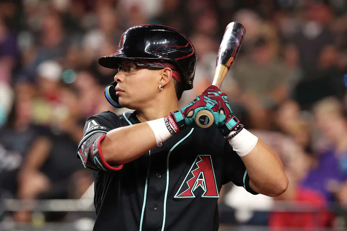 Houston Astros claim outfielder Jorge Barrosa off waivers from Arizona Diamondbacks