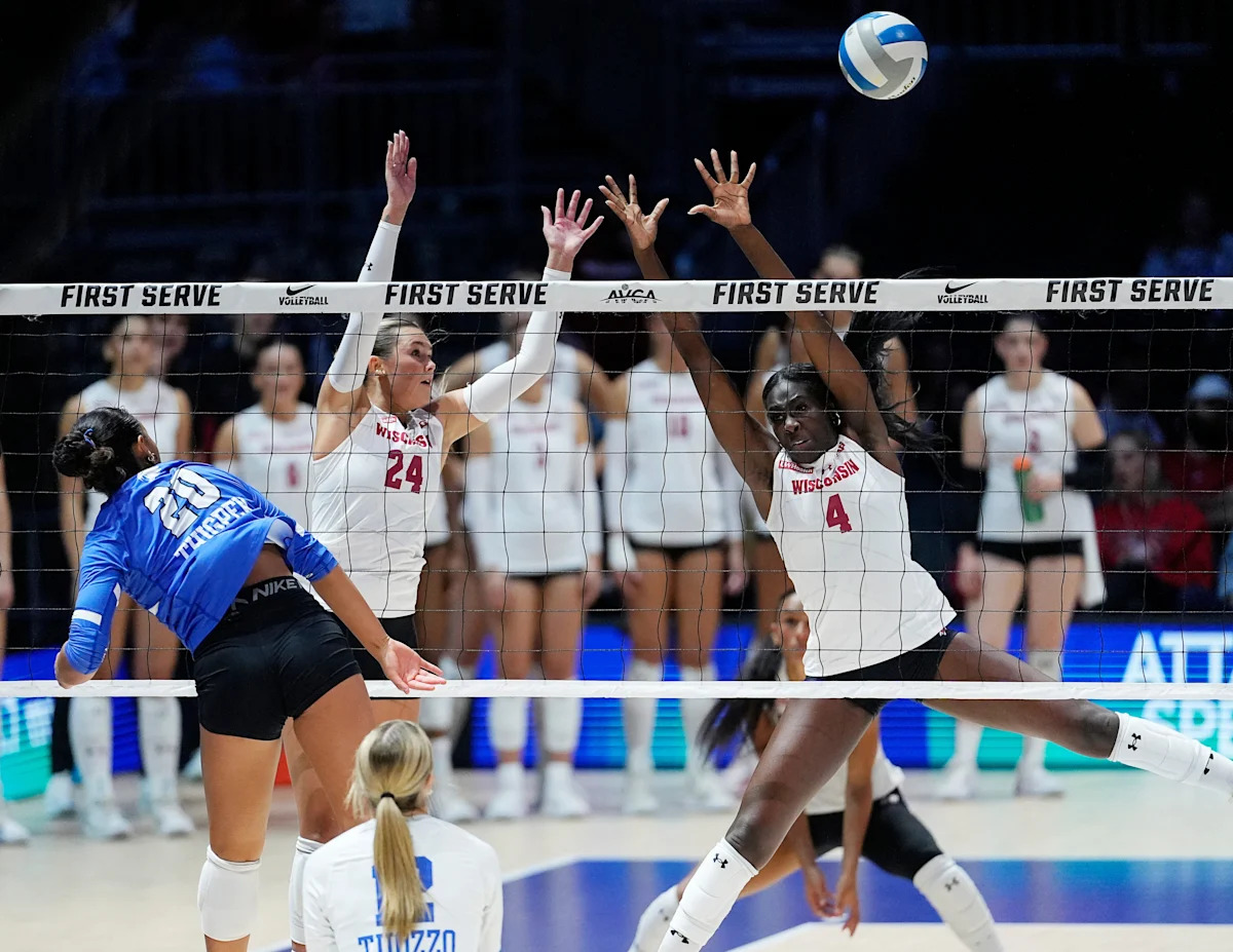 Jaela Auguste returns, but Wisconsin volleyball falls to Texas | Takeaways