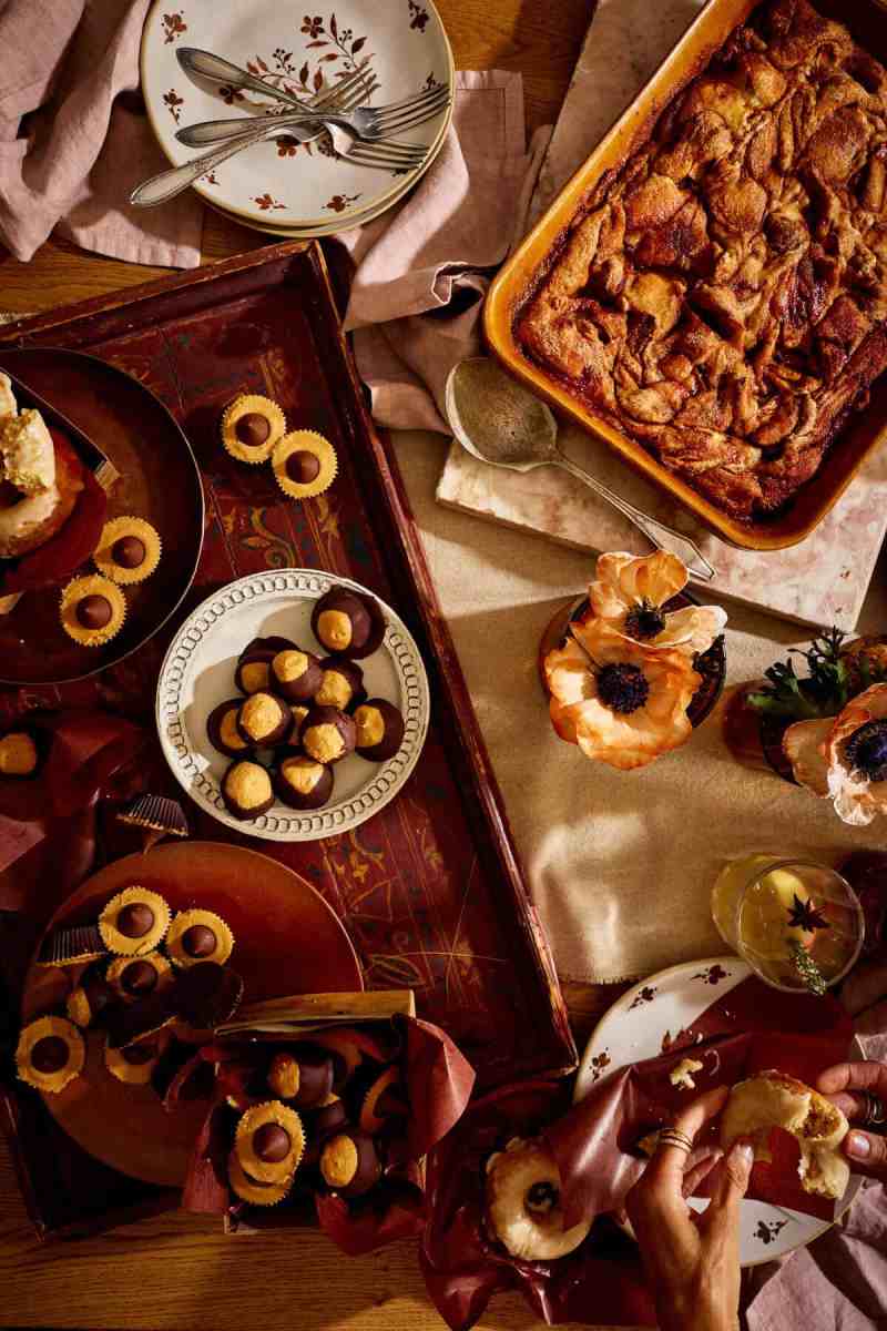 Cinnamon Spice Apple Cobbler Cake.