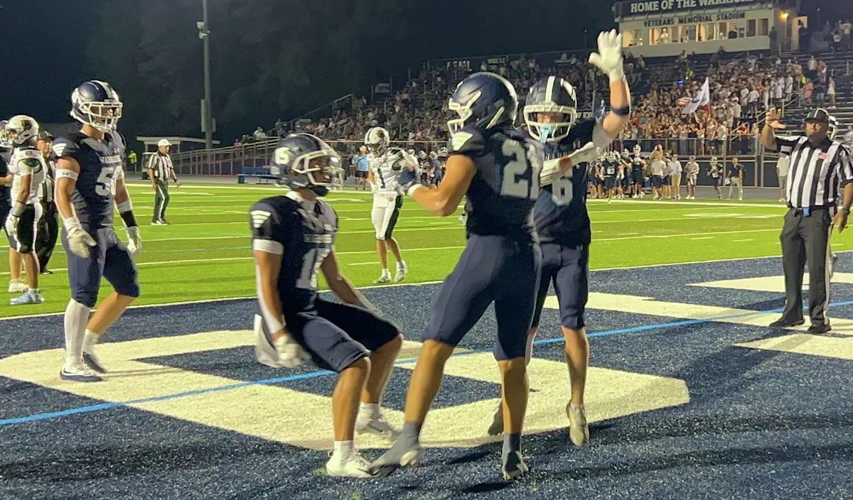 Wilton opens daunting schedule with victory over Norwalk behind Dennis Dustin’s 3 TDs