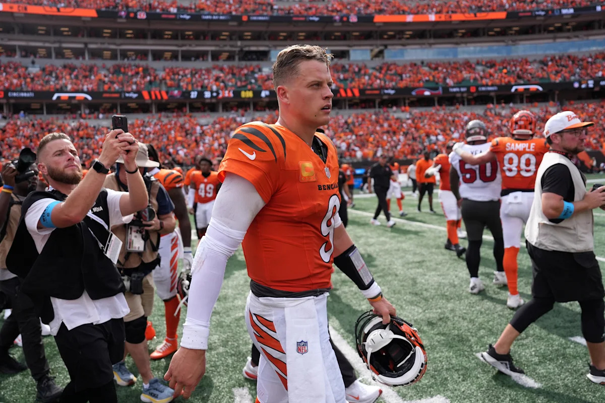 Joe Burrow limited at Bengals practice with back tightness, expects to play at Houston
