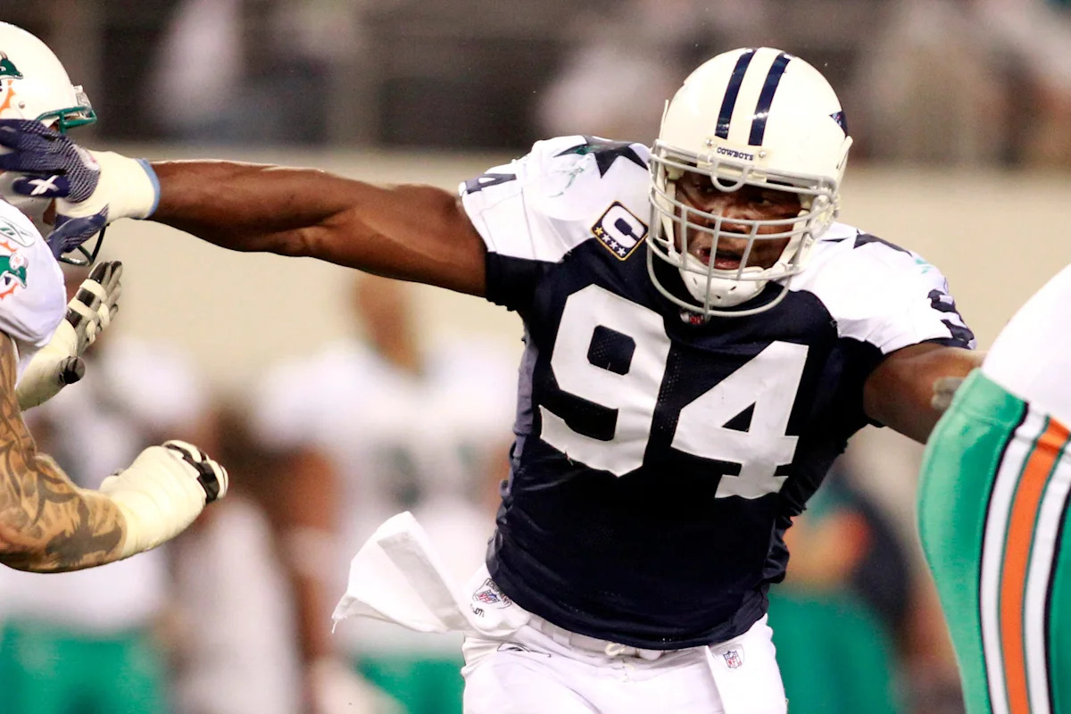 Miller throws up bat signal after Aaron Donald comes out of retirement