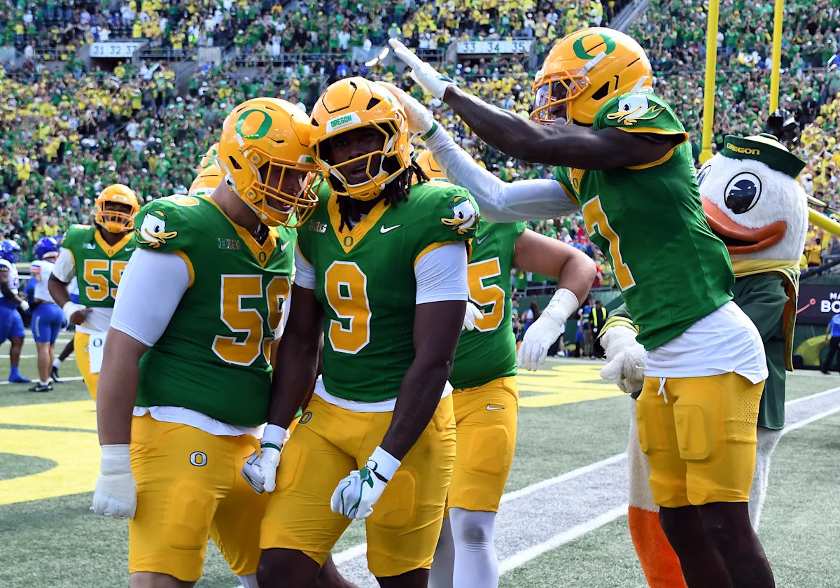 After sloppy start, No. 2 Oregon hangs on for 34-27 home win over Boise State
